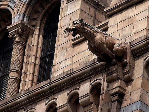 Самые интересные горгульи на архитектурных сооружениях мира (40 фото)