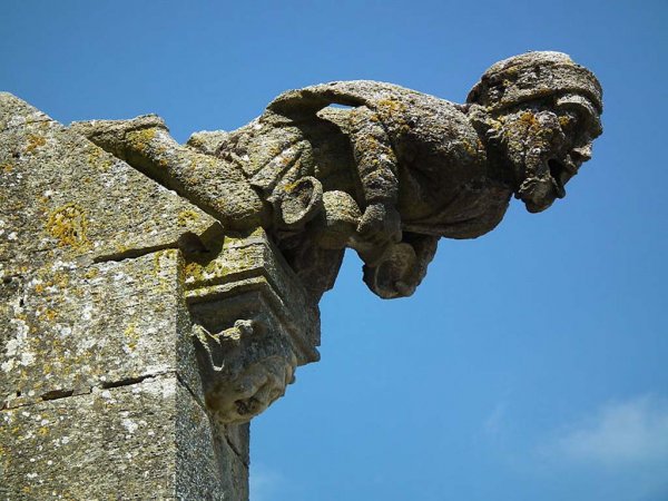 Самые интересные горгульи на архитектурных сооружениях мира (40 фото)