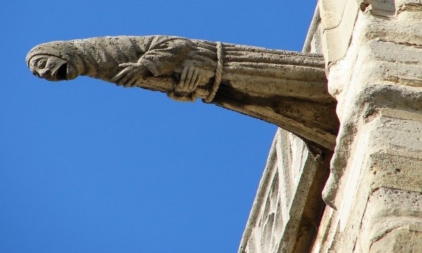 Самые интересные горгульи на архитектурных сооружениях мира (40 фото)