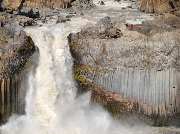 Живописные водопады Исландии (28 фото)