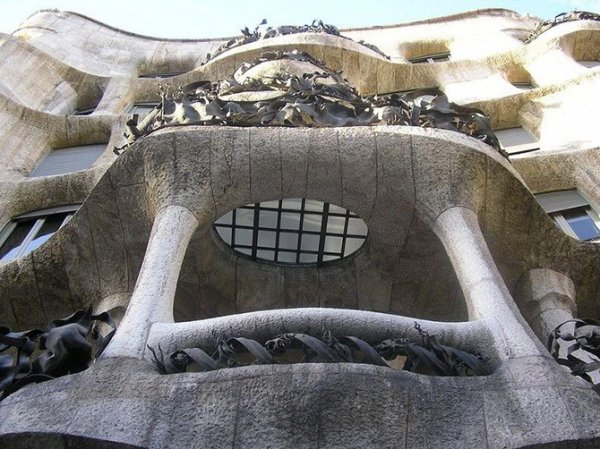 Дом Мила в Барселоне (13 фото)