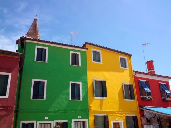 Красочный остров Бурано в Италии (14 фото)
