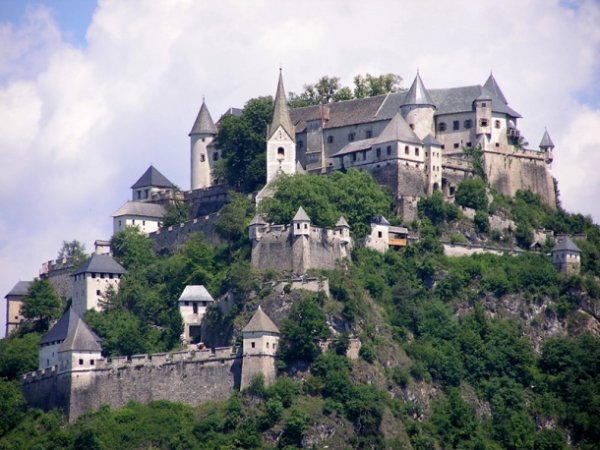 Топ-25 изумительных сказочных замков и крепостей Европы