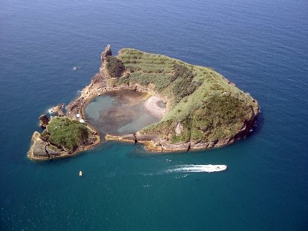 Острова необычной формы (12 фото)